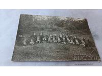 Fotografie Sliven Eleve întinse pe iarbă în parc 1930