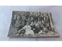 Снимка Младежи и девойки в парка