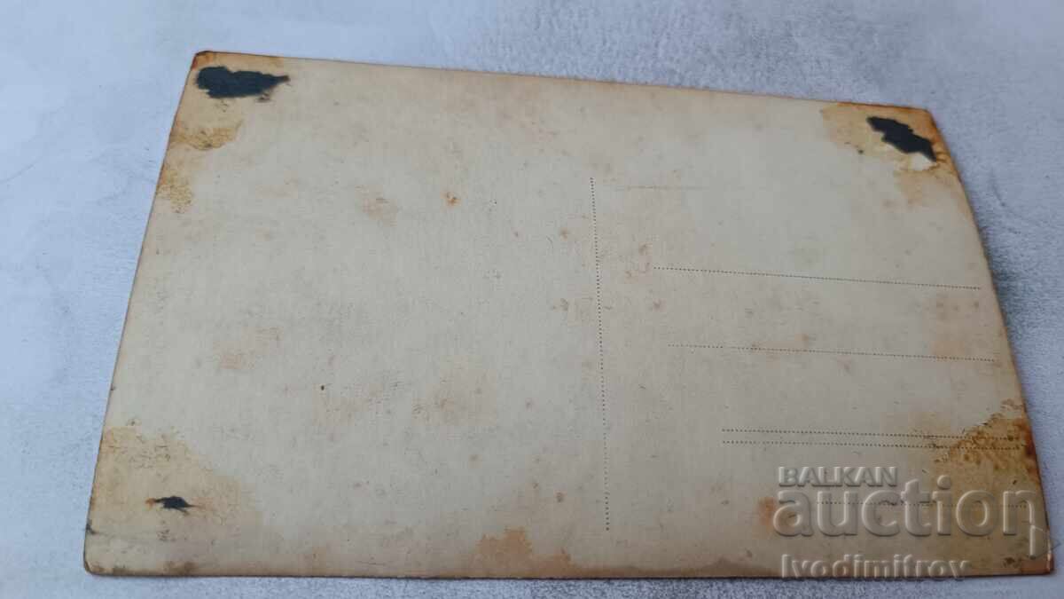 Fotografie Patru fete tinere în costum tradițional cu preț € 1.17 | 2.29 BGN