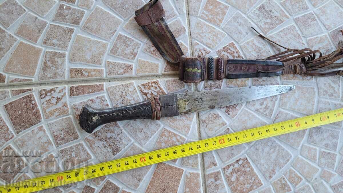 Livrarea Cuțit, pumnal, pumnal