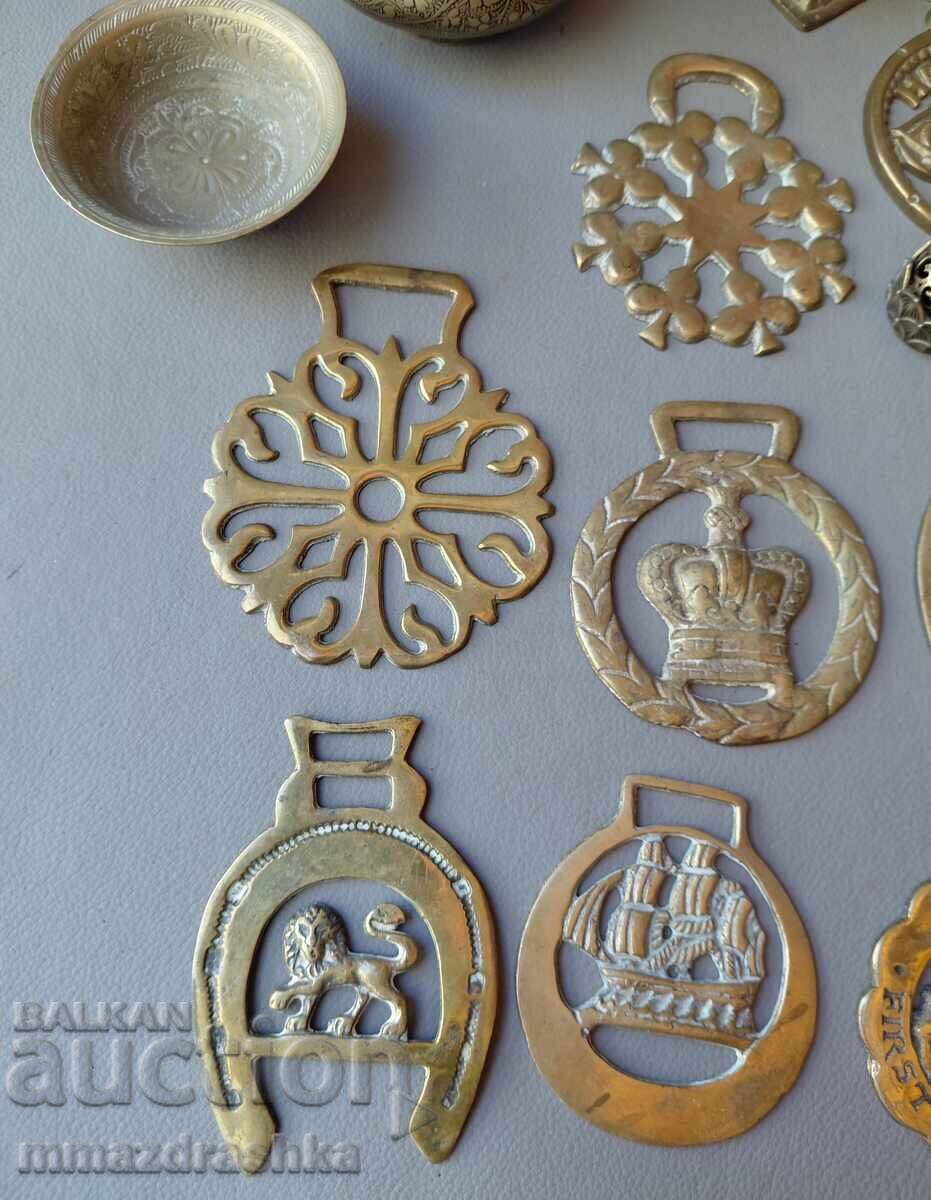 Livrarea Lot mare de obiecte din bronz