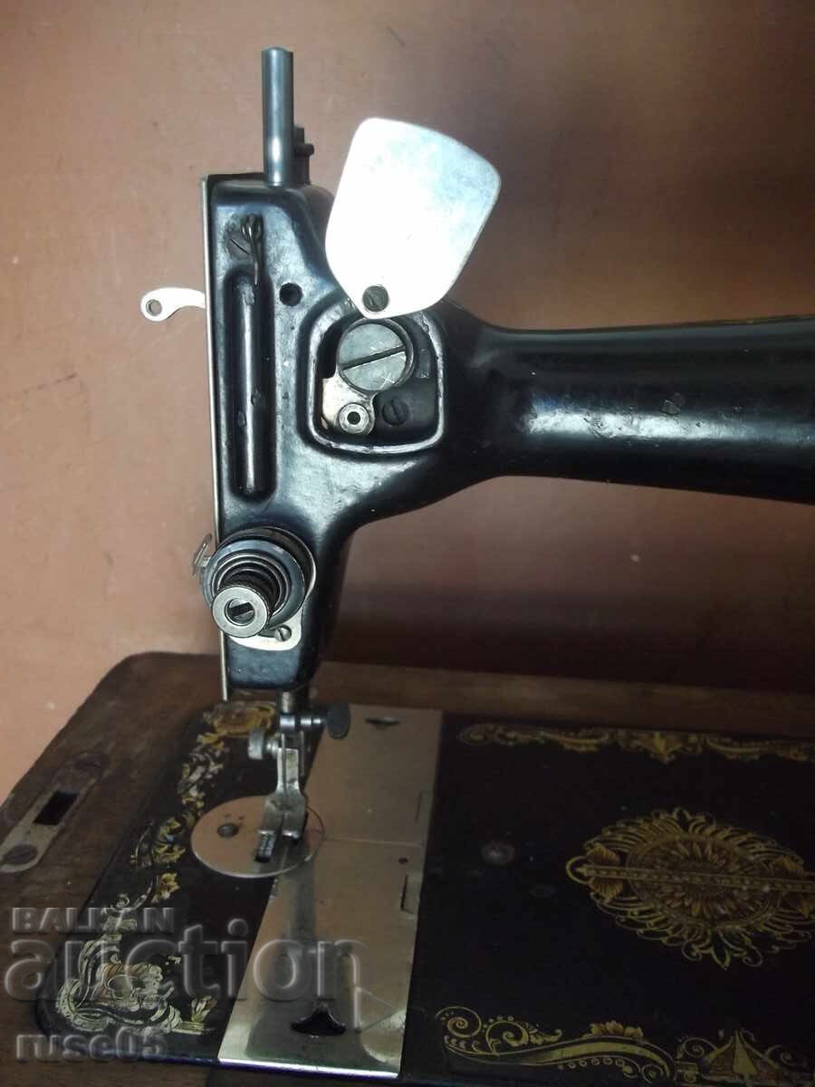 Аукцион Шевна машина "Helvetia" ръчна стара работеща