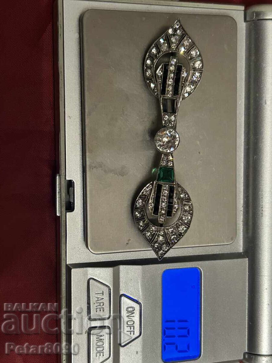 Delivery of Vintage silver brooch with stones