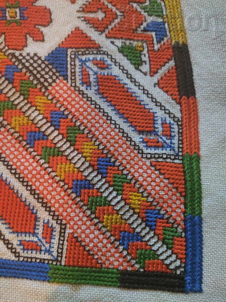 Auction  Large hand-embroidered tablecloth starting from 0.01 cents