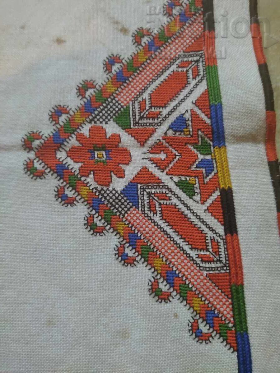 Delivery of Large hand-embroidered tablecloth starting from 0.01 cents
