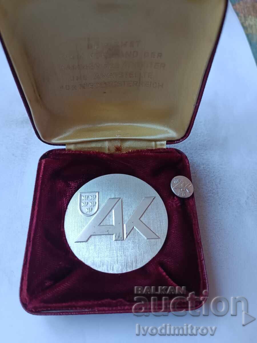Plaque and badge 25 Jahre im Dienste der Volkswirtschaft