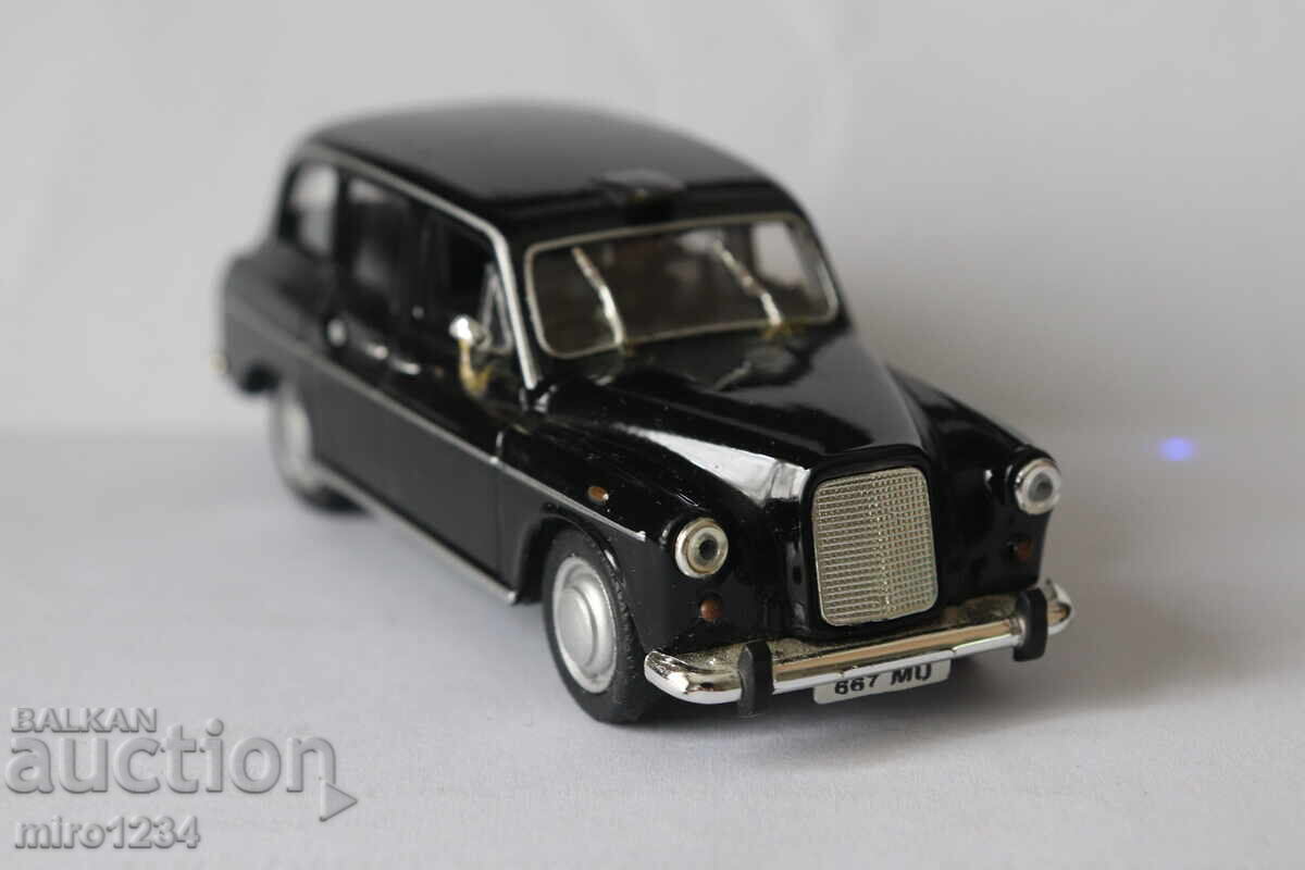 Licitație MODEL MAȘINUȚĂ JUCĂRIE LONDON TAXI 1/43