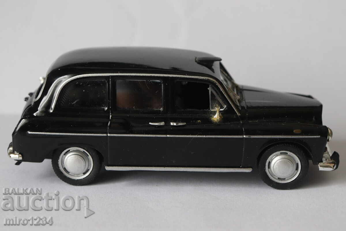 Livrarea MODEL MAȘINUȚĂ JUCĂRIE LONDON TAXI 1/43