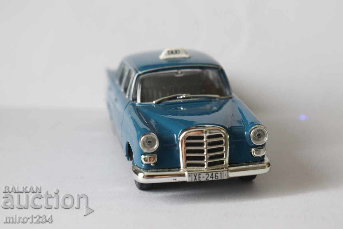 Licitație MAȘINUȚĂ JUCĂRIE MODEL MERCEDES BENZ TAXI 1/43
