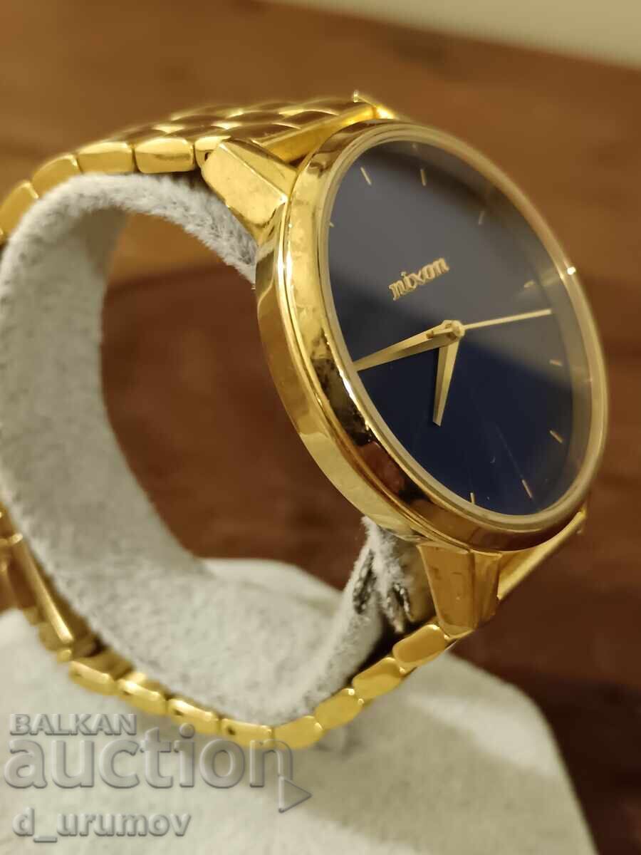 Delivery of NIXON Women's Watch - Movin' Out The Kensington