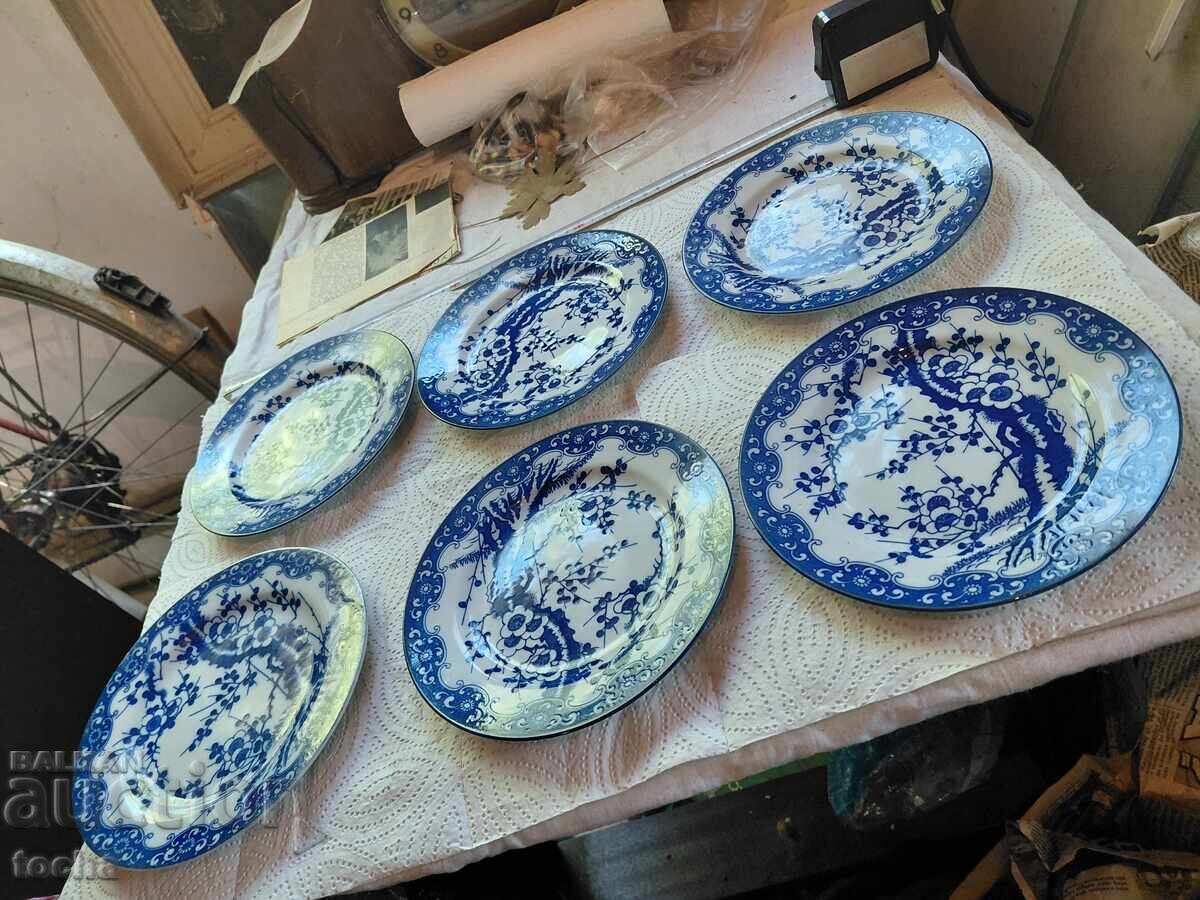 Set farfurii vechi cu preț € 1.50 | 2.93 BGN