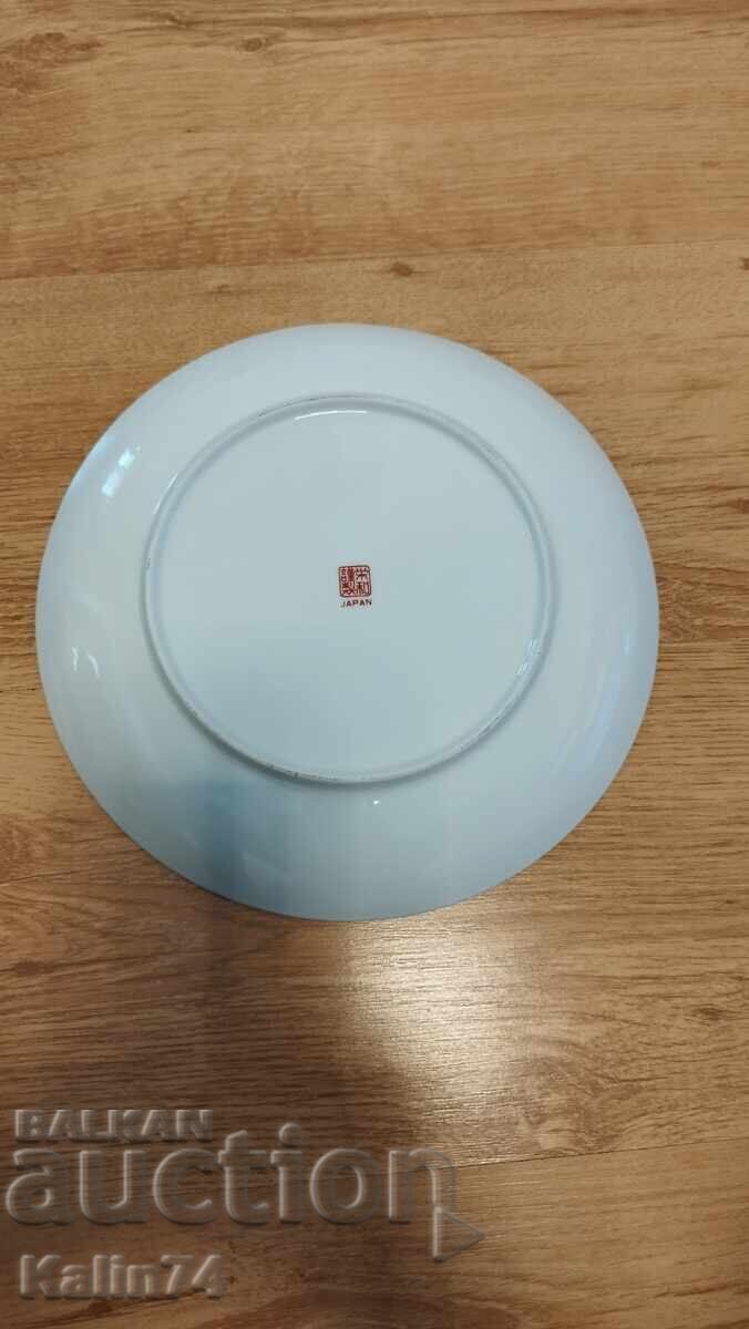 Licitație O farfurie frumoasa de portelan din Japonia.