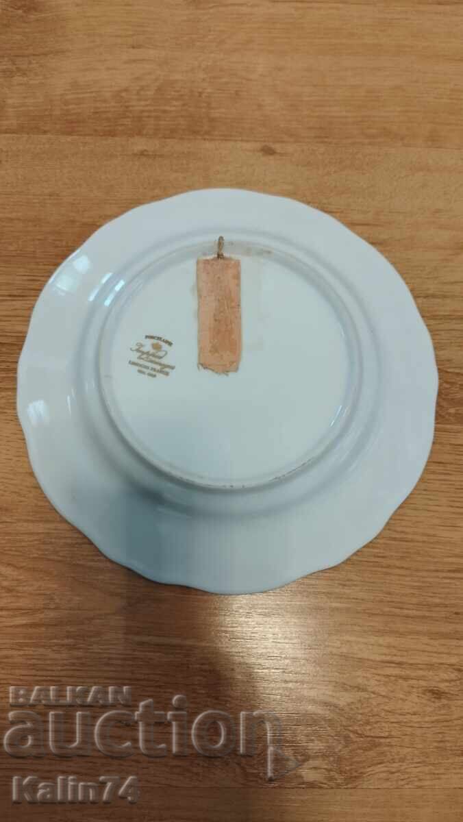 Auction  Beautiful porcelain plate from Paris, France