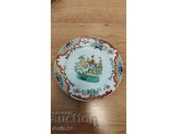 O farfurie frumoasa de portelan din China.