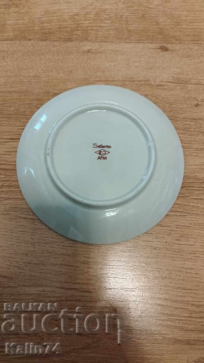 Auction  Beautiful porcelain plate from Japan.