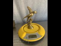 sculptură din alamă reprezentând o pasăre