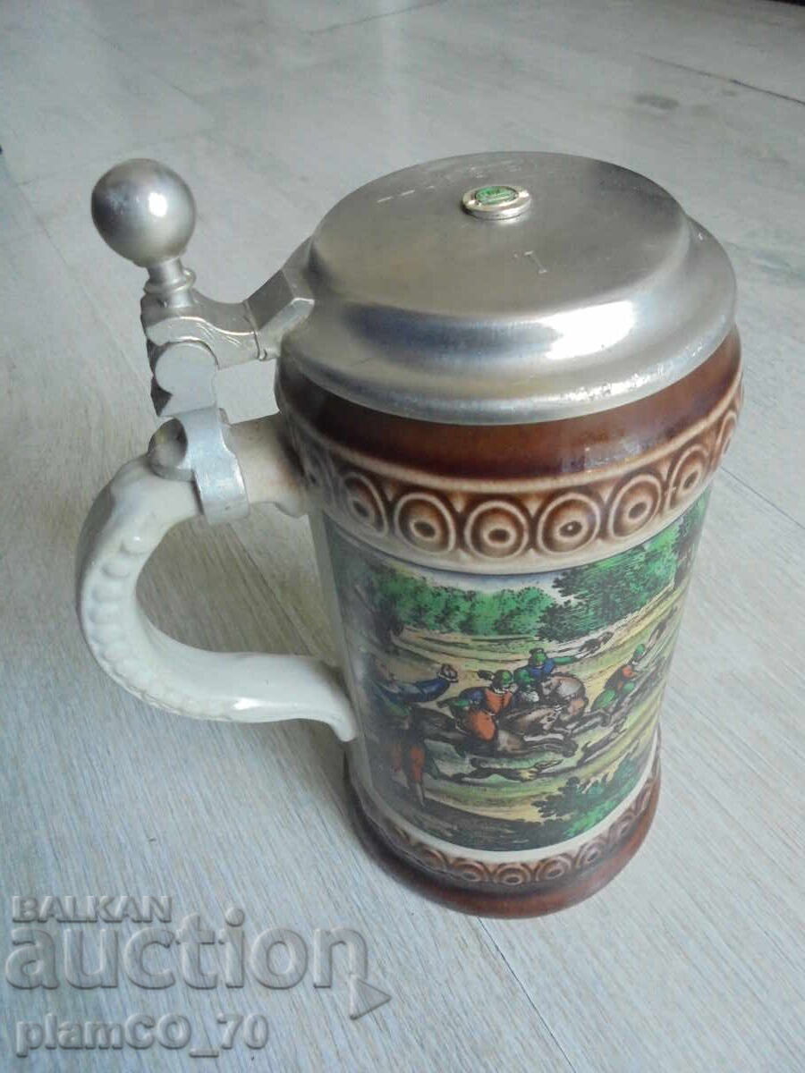 №*8580 Стара порцеланова халба с метален капак