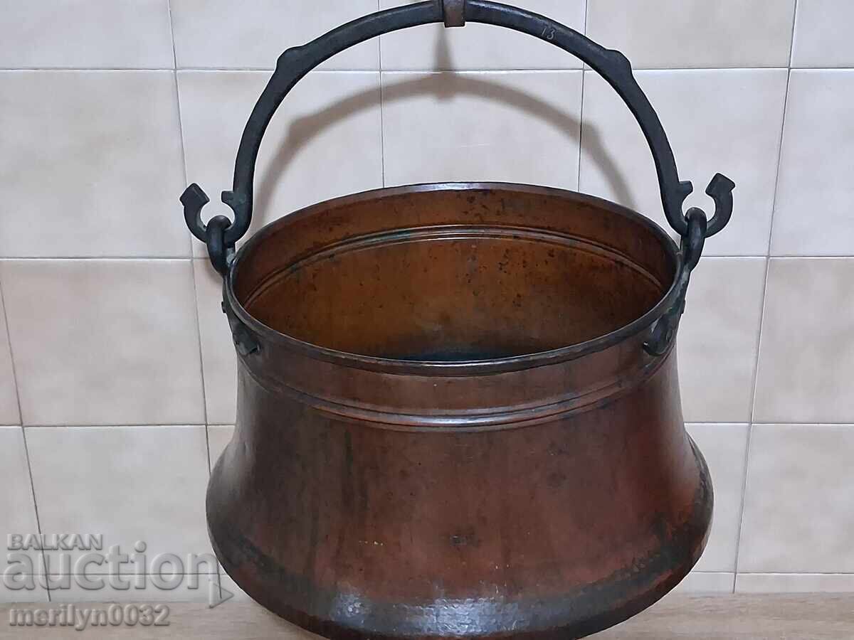 Cazan vechi, vas din cupru, căldare din aramă cu preț € 69.90 | 136.71 BGN