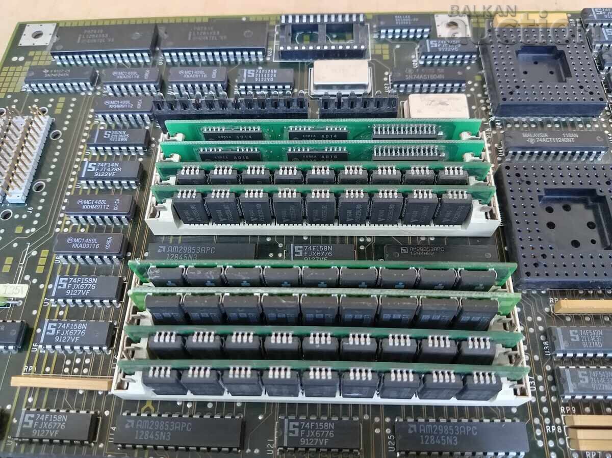 Аукцион INTEL  старинна платка дъно на компютър 80те RAM