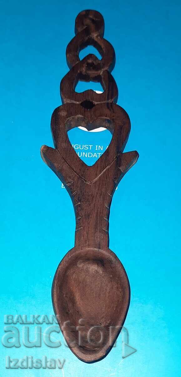 Ръчно изработена дървена лъжица със сърце