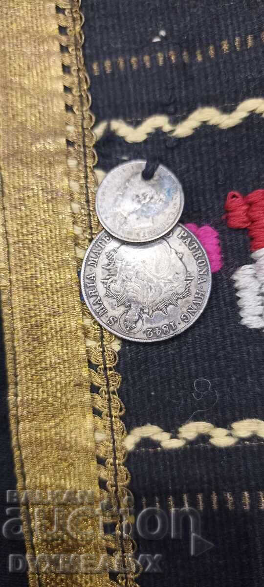 Παράδοση Παλιά ποδιά από το Κοζλοντούι με ασημένια νομίσματα