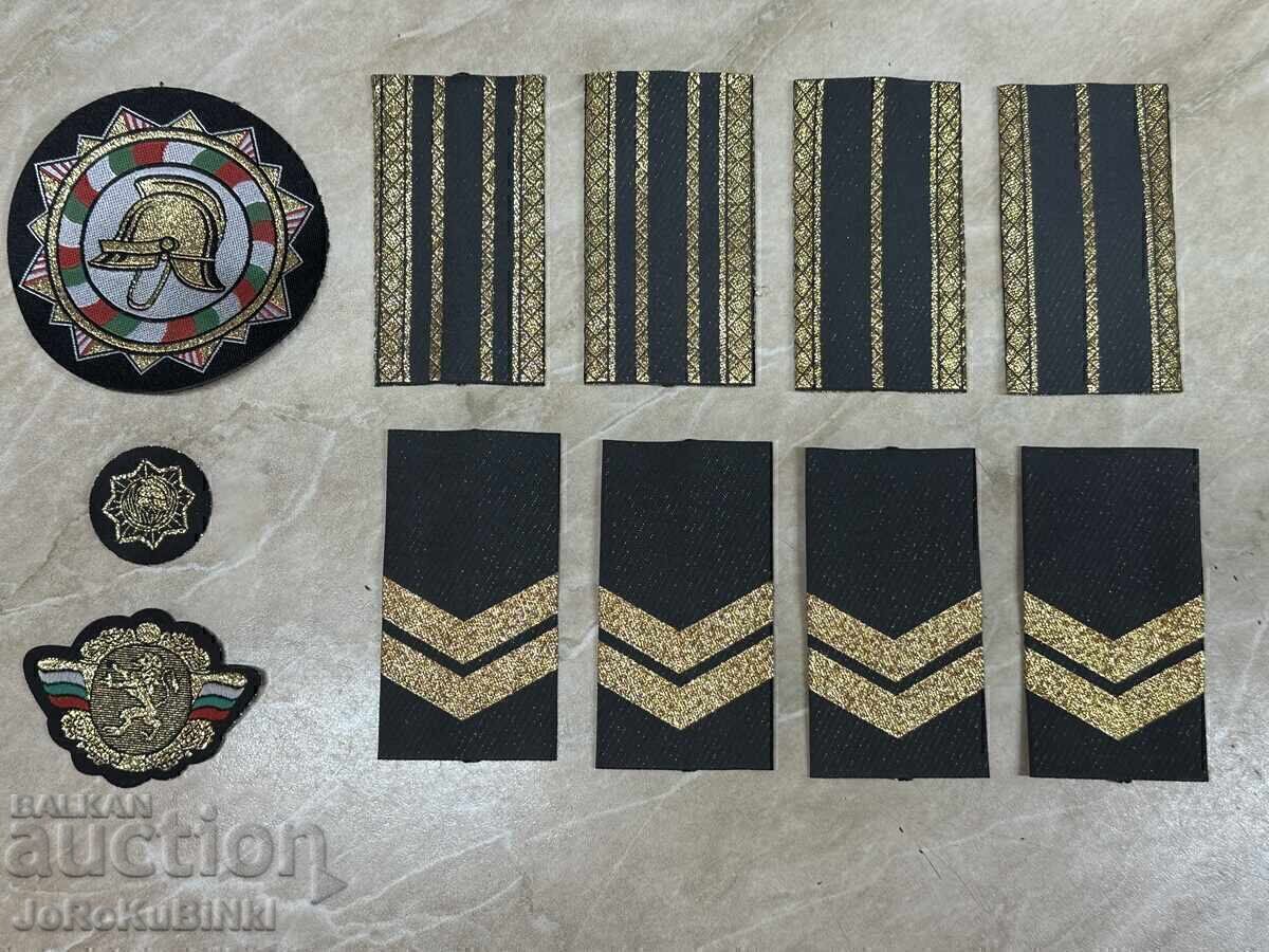 ΣΕΤ Πυροσβεστικά Σήματα και Επωμίδες—11 τεμάχια με τιμή € 5.00 | 9.78 BGN ΣΕΤ Πυροσβεστικά Σήματα και Επωμίδες—11 τεμάχια με τιμή € 5.00 | 9.78 BGN