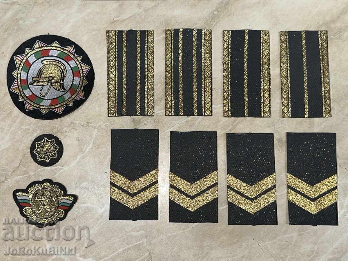 ΣΕΤ Πυροσβεστικά Σήματα και Επωμίδες—11 τεμάχια ΣΕΤ Πυροσβεστικά Σήματα και Επωμίδες—11 τεμάχια
