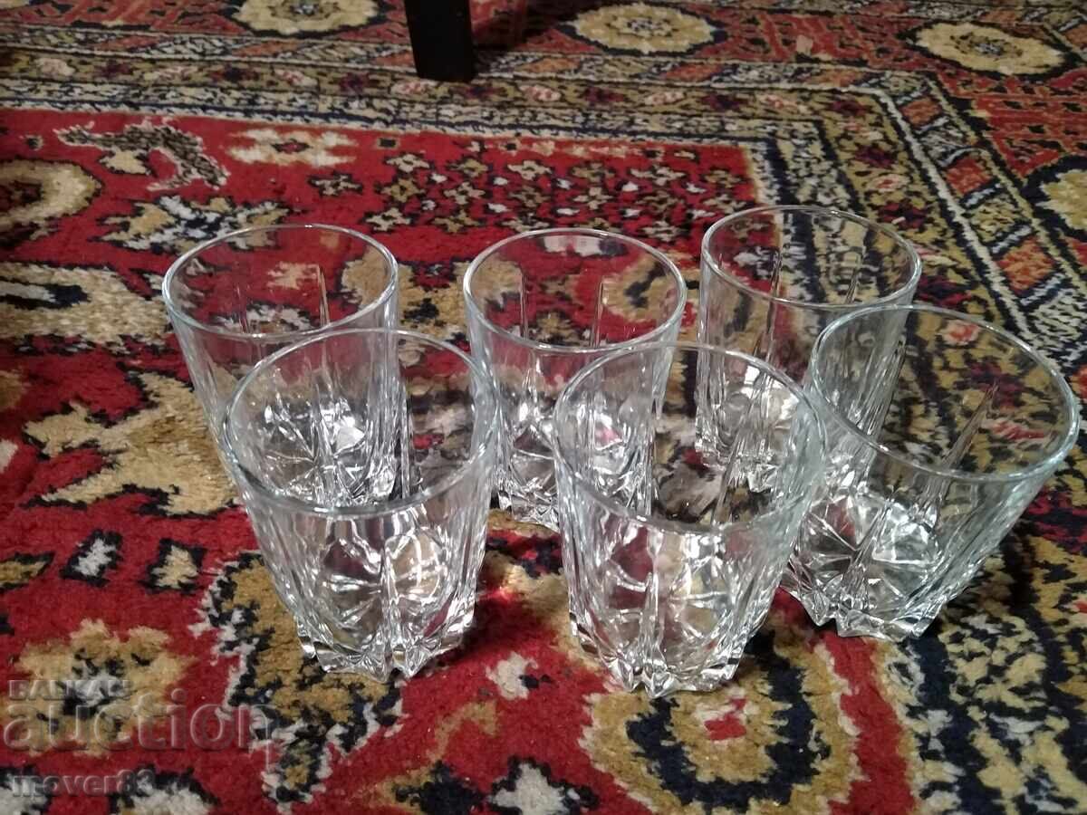 Γυάλινα ποτήρια. Σετ 18 τεμαχίων με τιμή € 3.99 | 7.80 BGN