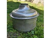 Голяма и тежка медна тенджера на сто години