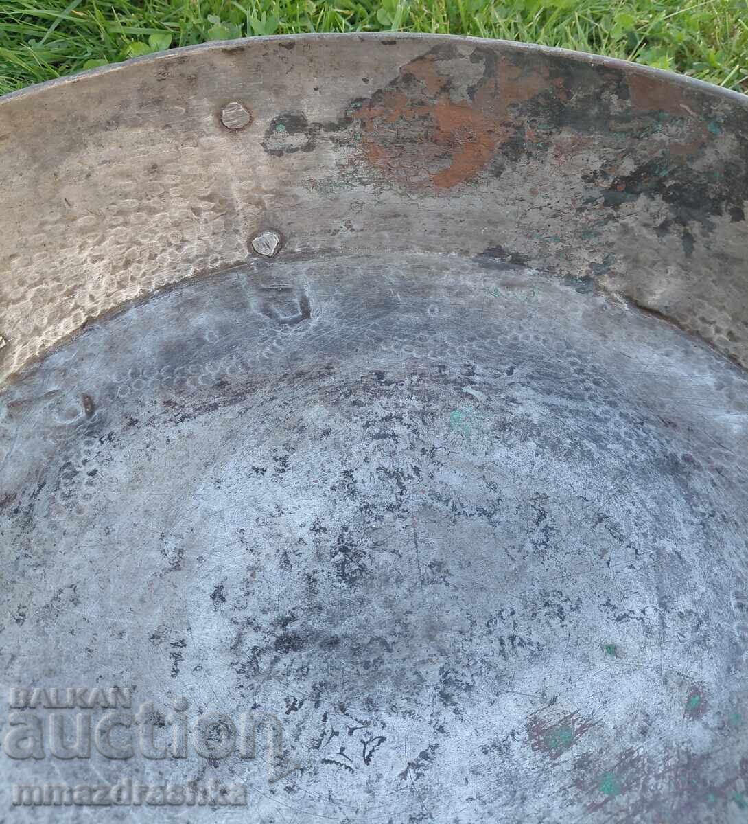 Медна голяма дълбока тава на 100+ години с цена € 1.50 | 2.93 лв.