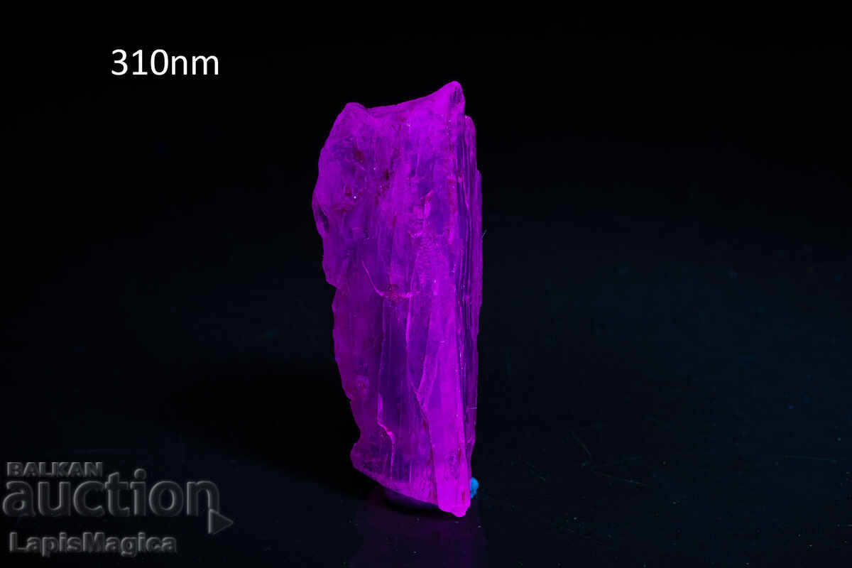 Παράδοση Φθορίζων κρύσταλλος σκαπολίτη 12.8ct