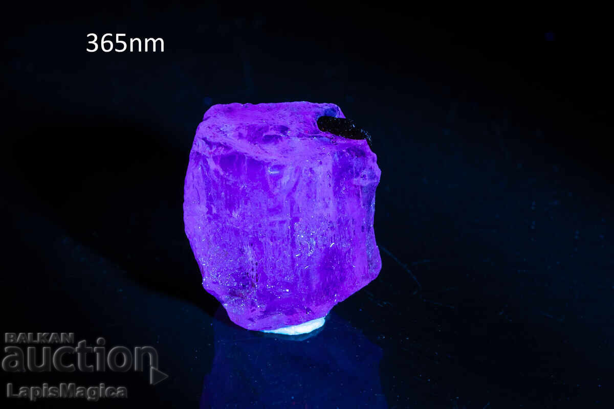 Cristal de scapolit fluorescent 14.7ct - 5 Cristal de scapolit fluorescent 14.7ct - 5