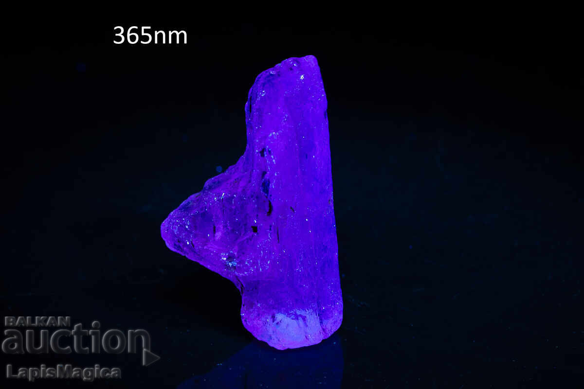 Licitație Cristal de scapolit fluorescent 16.5ct