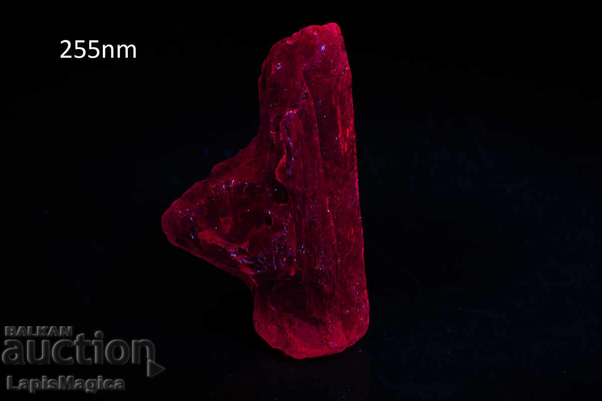 Livrarea Cristal de scapolit fluorescent 16.5ct