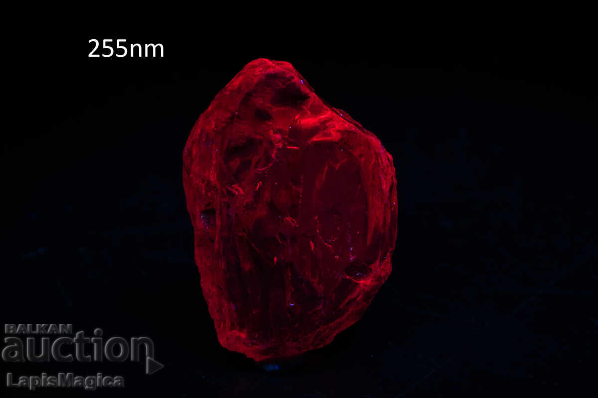 Cristal de scapolit fluorescent 20.7ct cu preț € 3.50 | 6.85 BGN