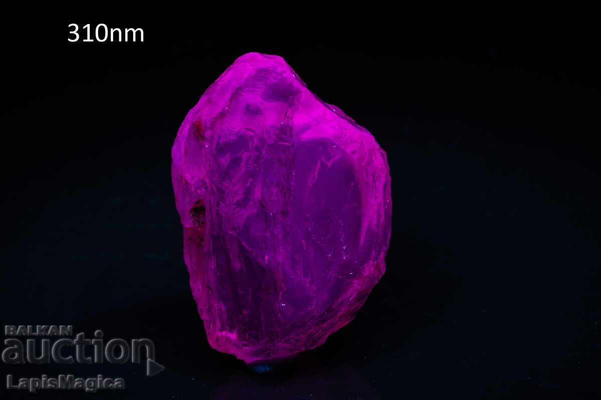 Licitație Cristal de scapolit fluorescent 20.7ct