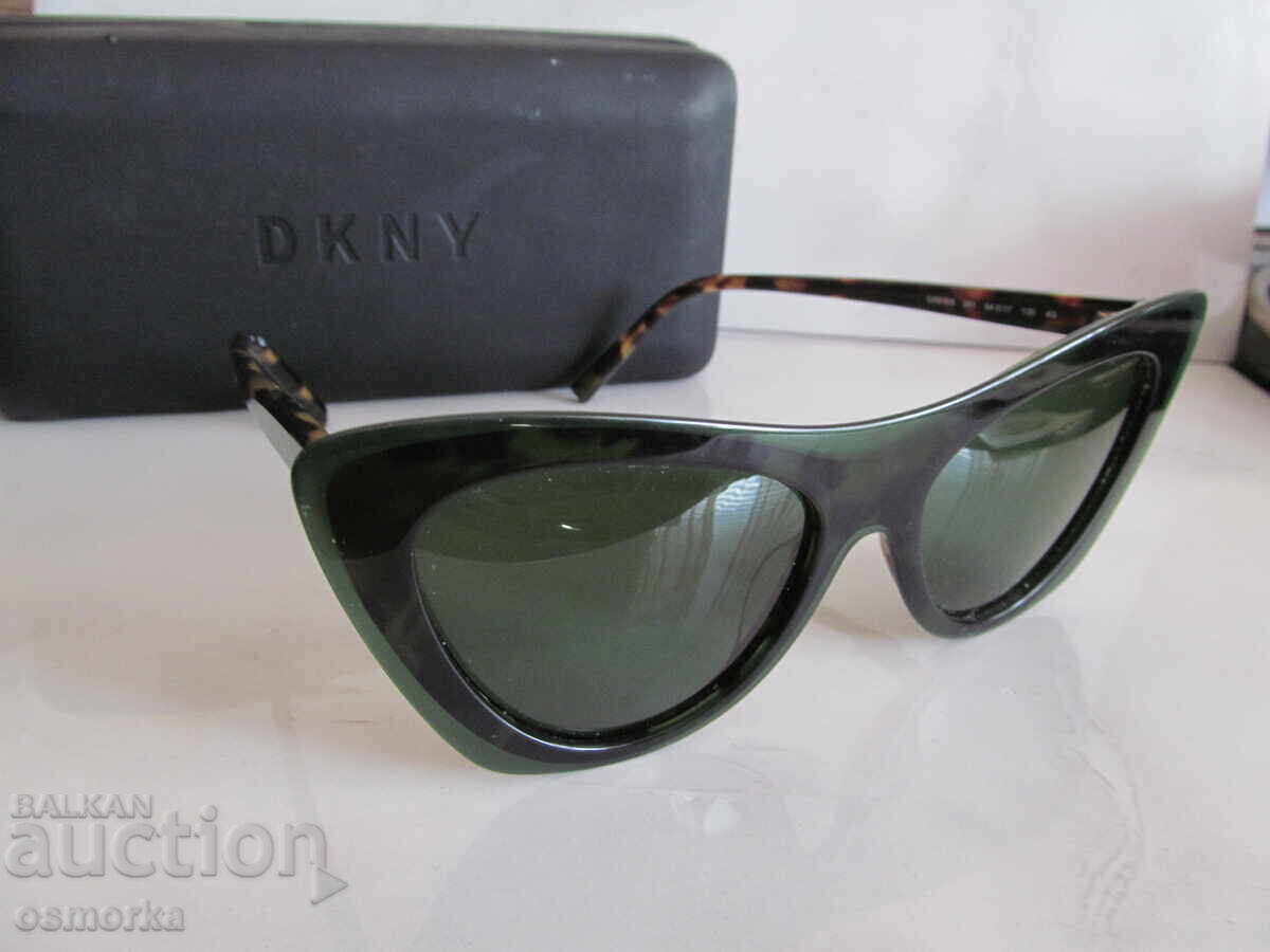 Ochelari de soare DKNY moderni de damă de marcă modă stil cochetă cu preț € 100.00 | 195.58 BGN
