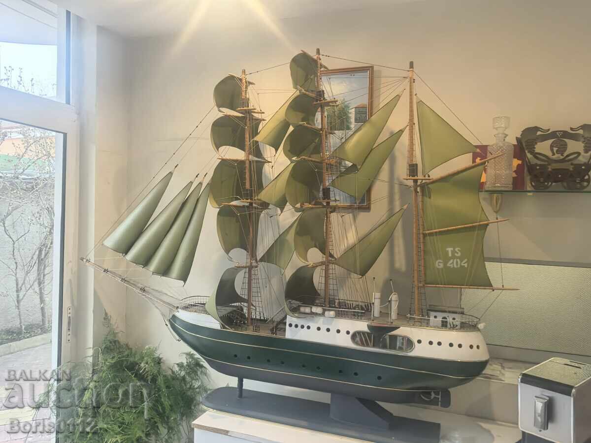 MODEL DE NAVĂ cu preț € 1950.00 | 3813.88 BGN