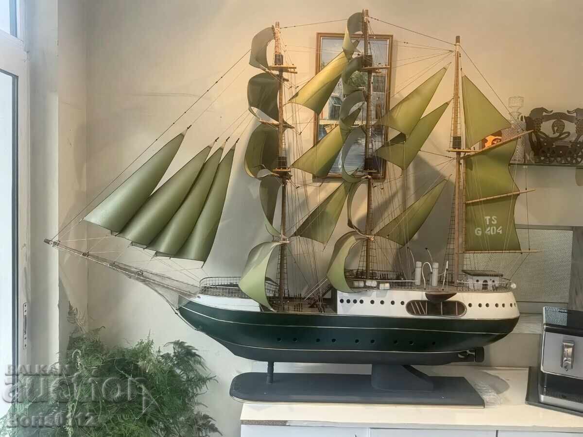 Licitație MODEL DE NAVĂ