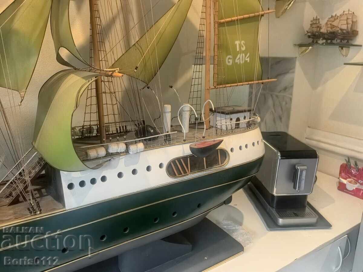 MODEL DE NAVĂ - 7