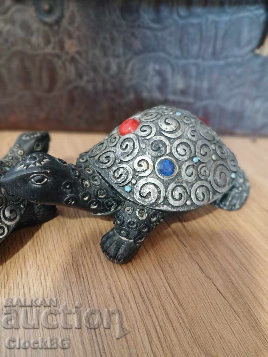 2 țestoase cu preț € 5.00 | 9.78 BGN