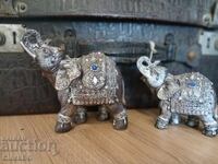 2 elephants