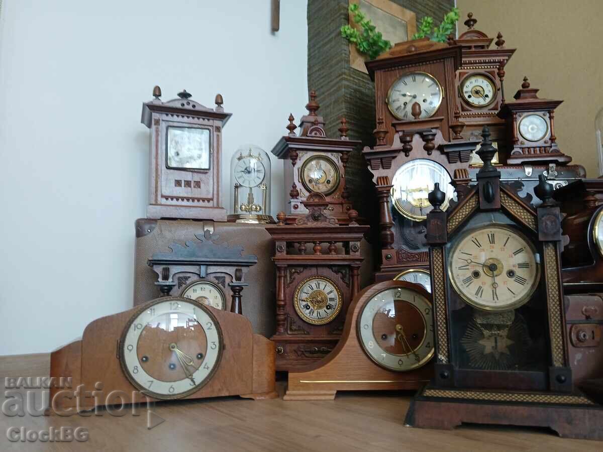 Delivery of Complete collection of table/wall clocks