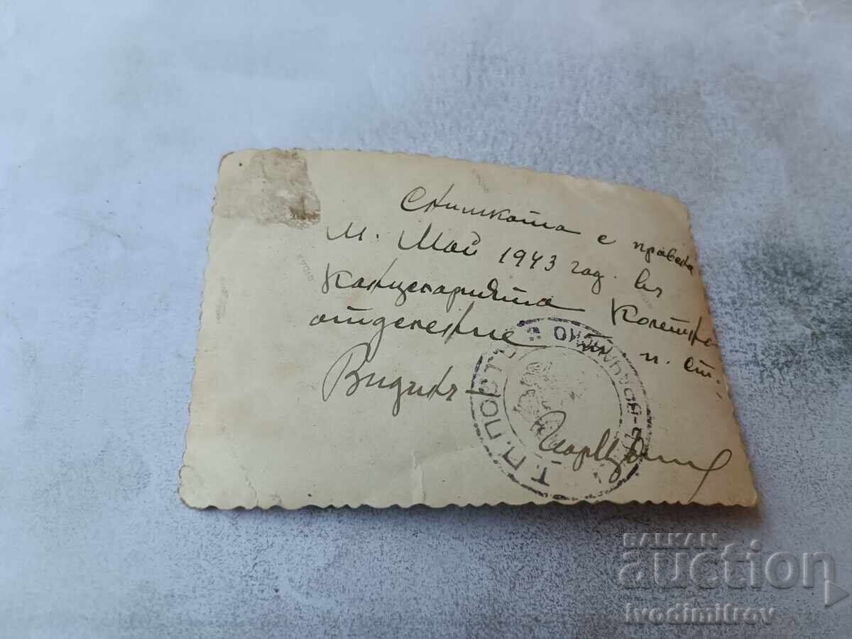 Φωτογραφία Βιδίνιου Άνδρας στο γραφείο του Τμήματος Χριστουγέννων 1943 με τιμή € 2.46 | 4.81 BGN