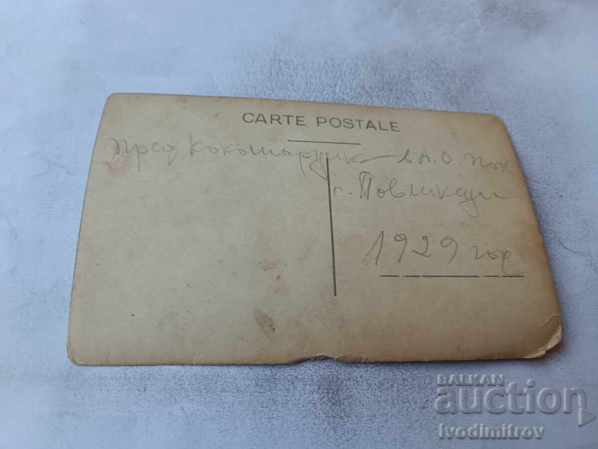 Fotografie Povlikeci Bărbat pe cal în fața unui coteț pentru păsări 1929 cu preț € 2.38 | 4.65 BGN