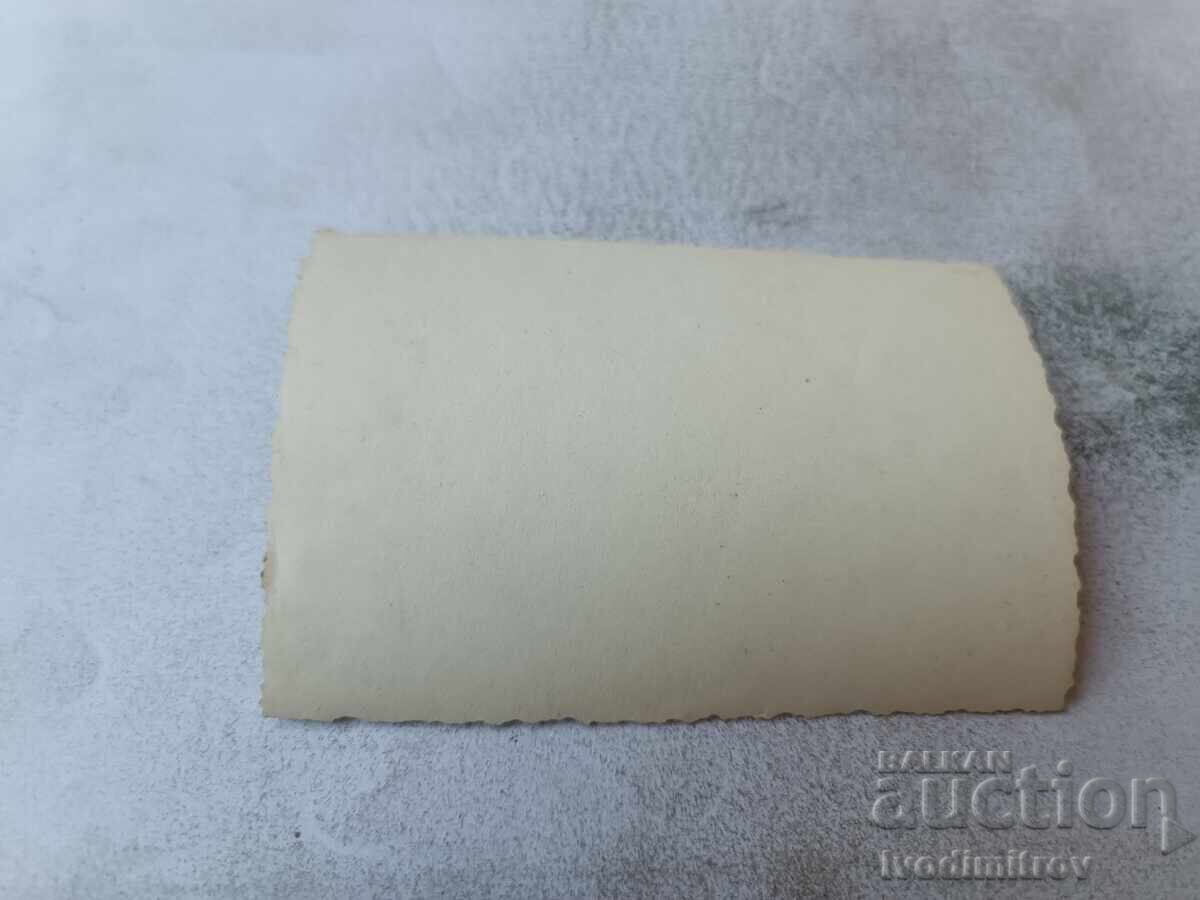 Foto Bărbați și femei pe plajă cu preț € 0.89 | 1.74 BGN