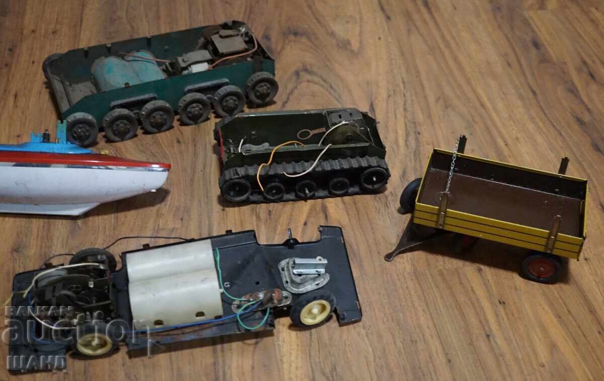 Δημοπρασία Partida stari metalni igrachki za chasti, avtobus, lodka, traktor