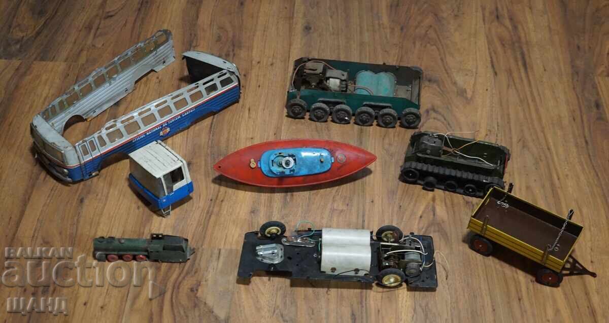 Παράδοση Partida stari metalni igrachki za chasti, avtobus, lodka, traktor