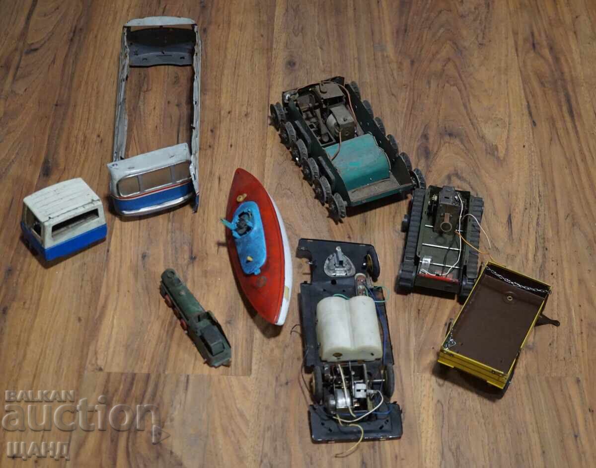 Partida stari metalni igrachki za chasti, avtobus, lodka, traktor - 5