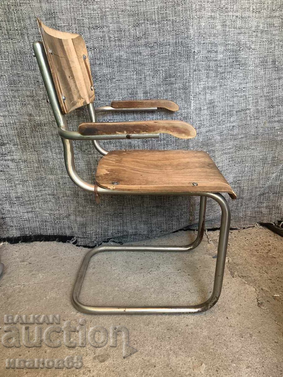 Καρέκλα vintage Thonet S43 με μπράτσα, σχεδιασμένη από τον Mart Stam με τιμή € 50.00 | 97.79 BGN